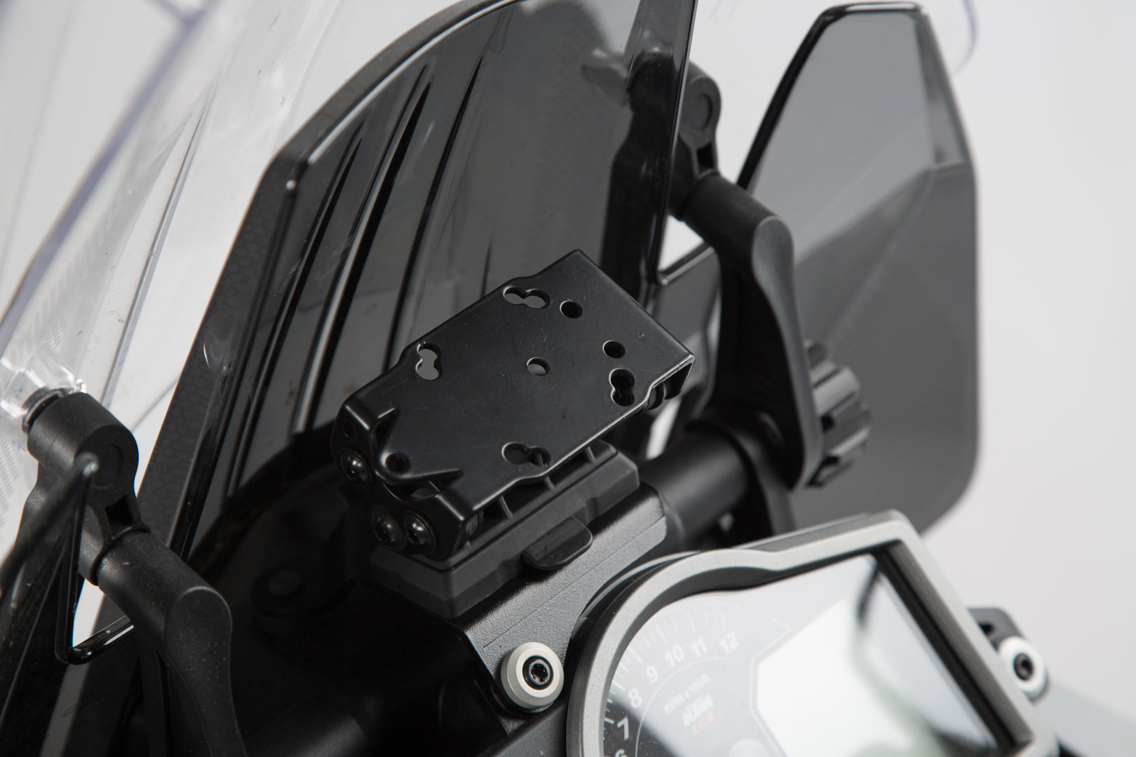 Navi-Halter im Cockpit