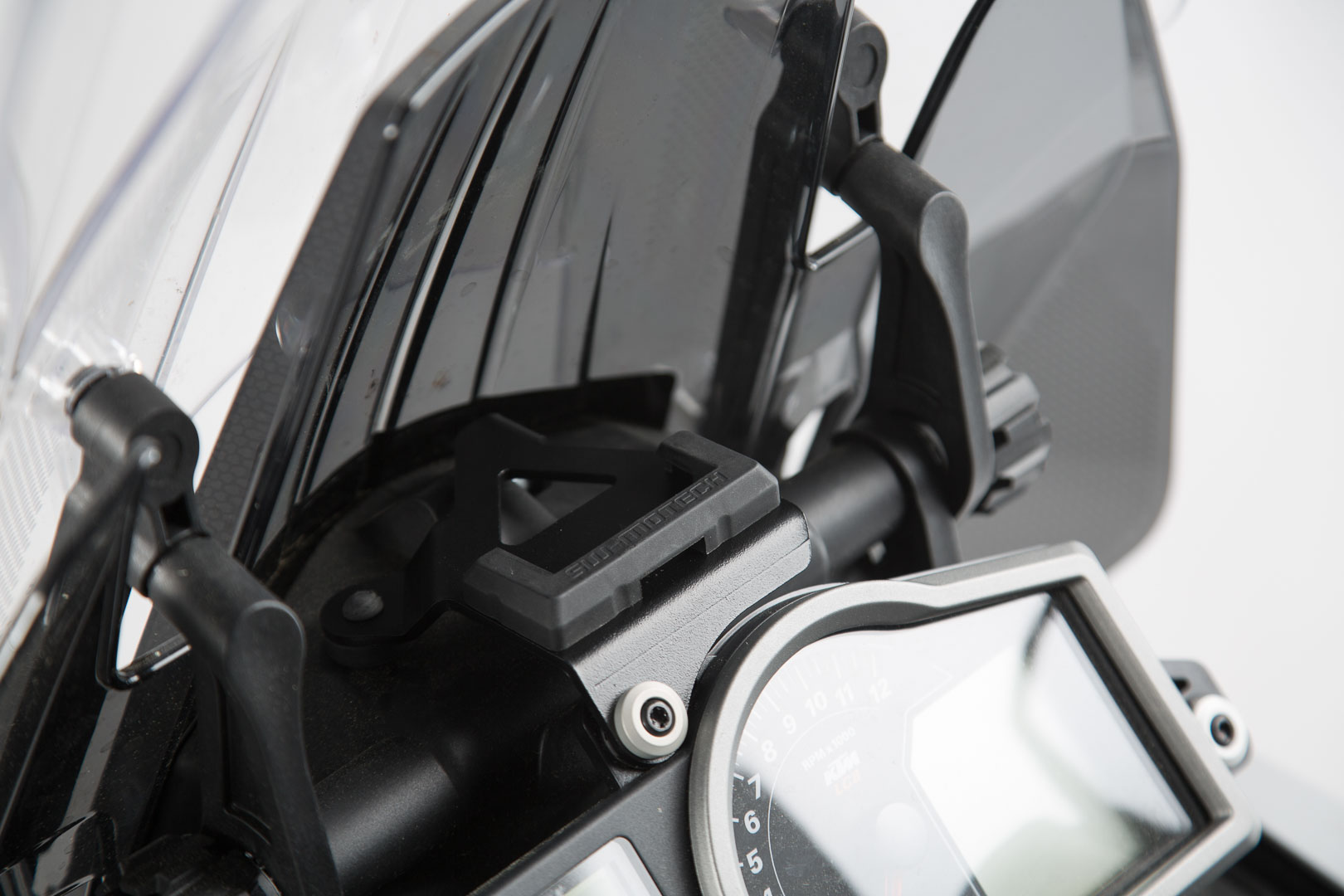 Navi-Halter im Cockpit – Bild 2