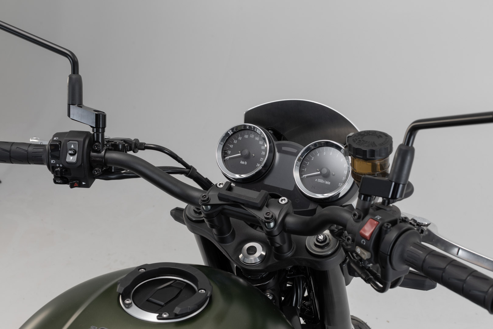 Navi-Halter im Cockpit – Bild 2