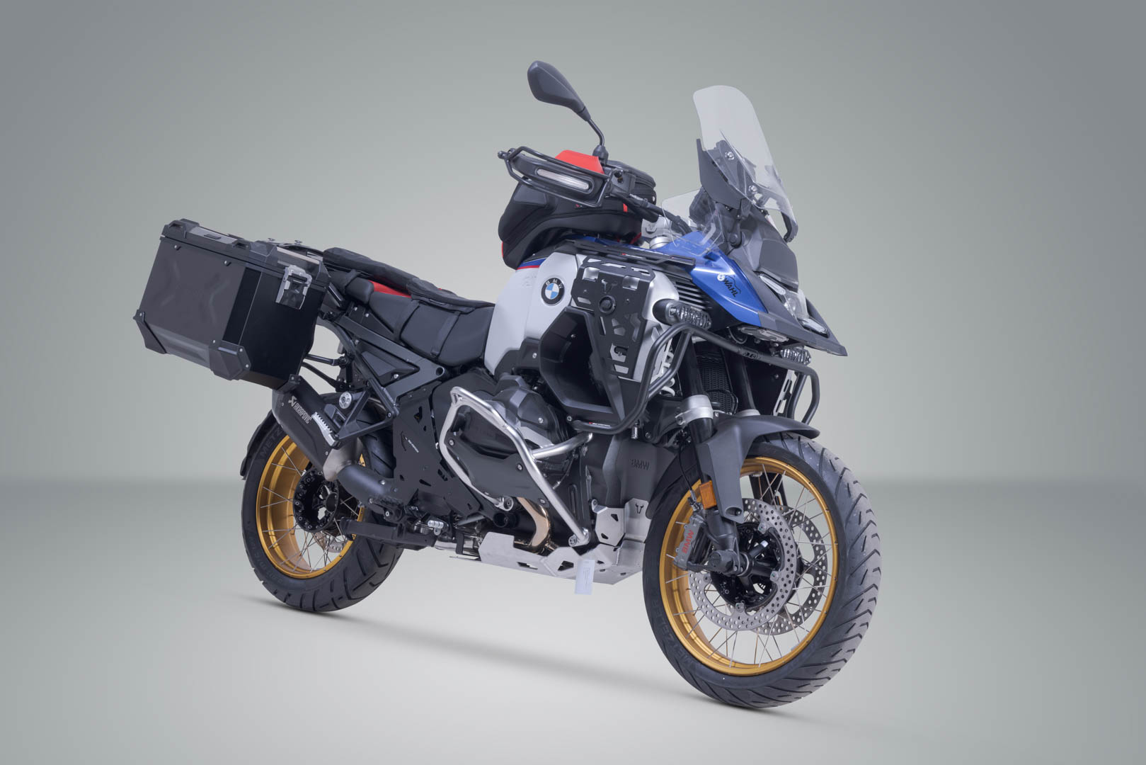 TRAX ADV Alukoffer-System + Akrapovic – Bild 2