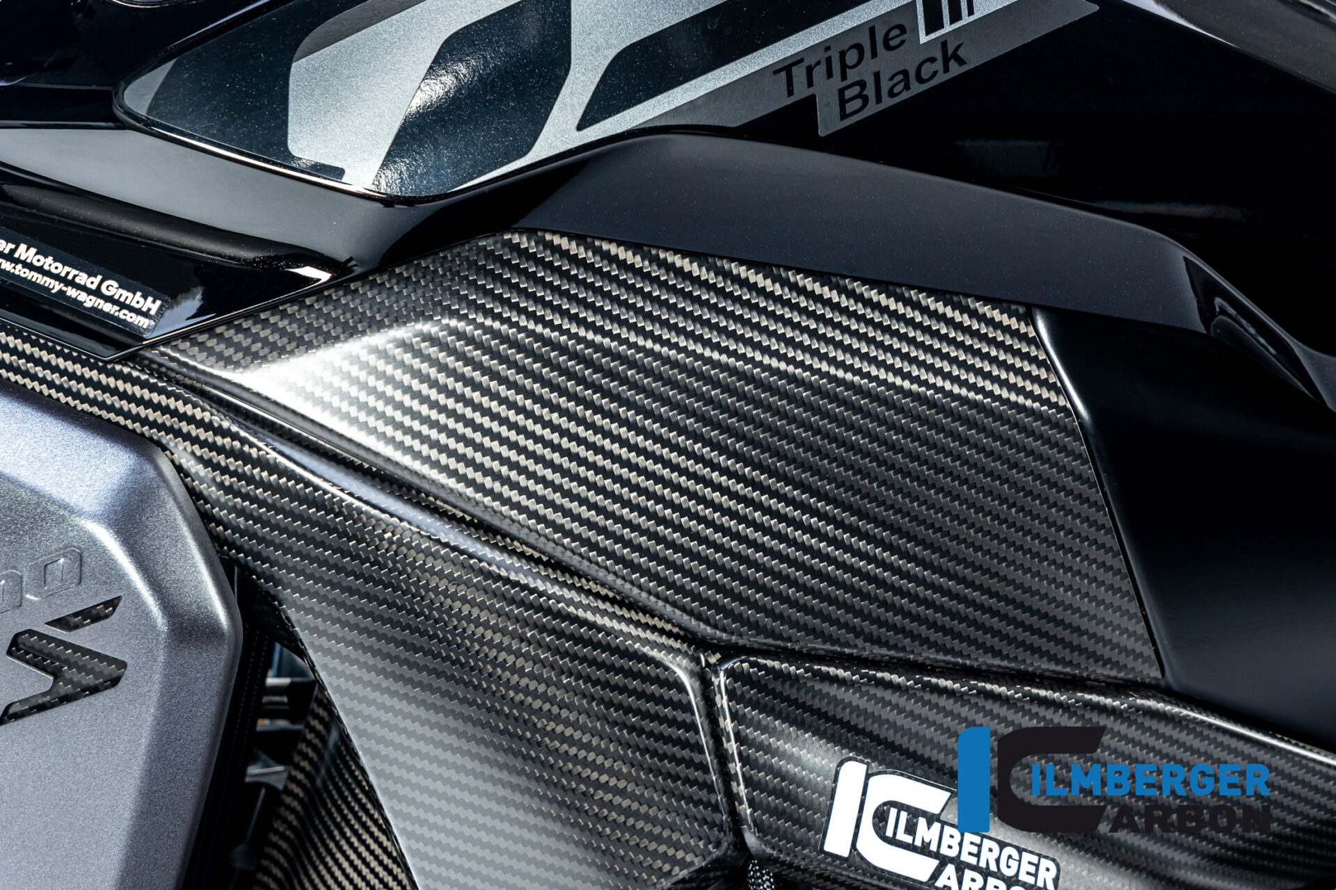 Tankabdeckung unten links (oberes Teil) matt BMW R 1300 GS ab 2023 BMW R 1300 GS (ab 2023) Carbon