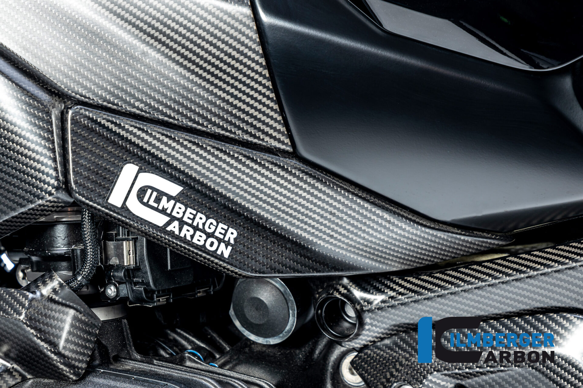 Tankabdeckung unten links matt BMW R 1300 GS ab 2023 BMW R 1300 GS (ab 2023) Carbon